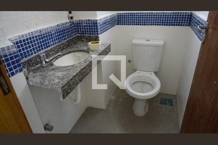 Casa de condomínio à venda com 220m², 3 quartos e 5 vagasLavabo