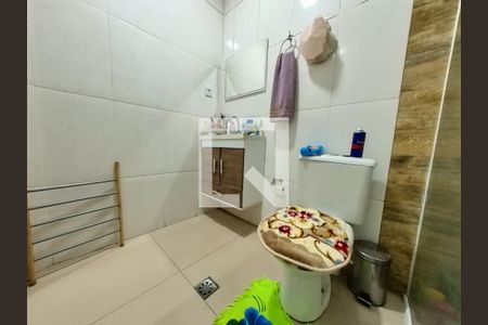 Casa à venda com 200m², 3 quartos e 2 vagas Casa à venda com 200m², 3 quartos e 2 vagasBanheiro