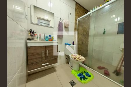 Casa à venda com 200m², 3 quartos e 2 vagas Casa à venda com 200m², 3 quartos e 2 vagasBanheiro