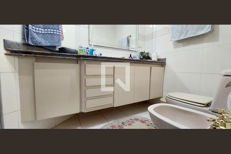 Apartamento à venda com 170m², 3 quartos e 3 vagasBanheiro Quarto 2 suíte