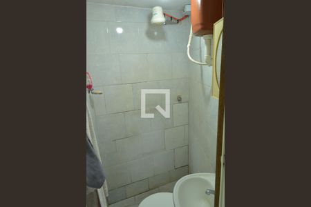 Casa à venda com 72m², 2 quartos e 2 vagas Casa à venda com 72m², 2 quartos e 2 vagasBanheiro da churrasqueira