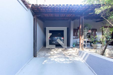 Casa à venda com 300m², 4 quartos e 2 vagas Casa à venda com 300m², 4 quartos e 2 vagasGaragem
