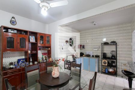 Casa à venda com 300m², 4 quartos e 2 vagas Casa à venda com 300m², 4 quartos e 2 vagasSala de Jantar