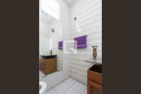 Casa à venda com 300m², 4 quartos e 2 vagas Casa à venda com 300m², 4 quartos e 2 vagasLavabo