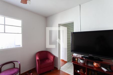 Casa à venda com 300m², 4 quartos e 2 vagas Casa à venda com 300m², 4 quartos e 2 vagasSala de TV