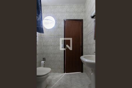 Casa à venda com 300m², 4 quartos e 2 vagas Casa à venda com 300m², 4 quartos e 2 vagasBanheiro Social