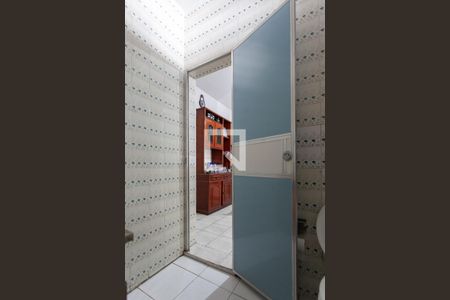 Casa à venda com 300m², 4 quartos e 2 vagas Casa à venda com 300m², 4 quartos e 2 vagasLavabo