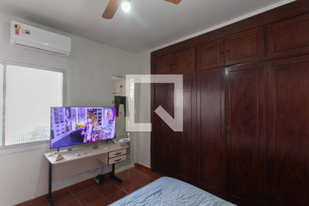 Casa à venda com 300m², 4 quartos e 2 vagas Casa à venda com 300m², 4 quartos e 2 vagasSuíte