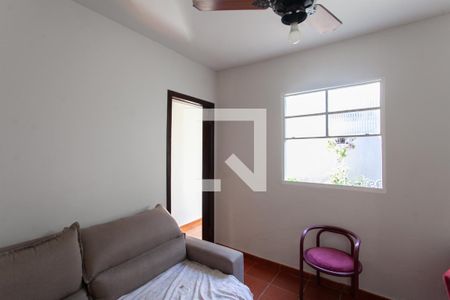 Casa à venda com 300m², 4 quartos e 2 vagas Casa à venda com 300m², 4 quartos e 2 vagasSala de TV