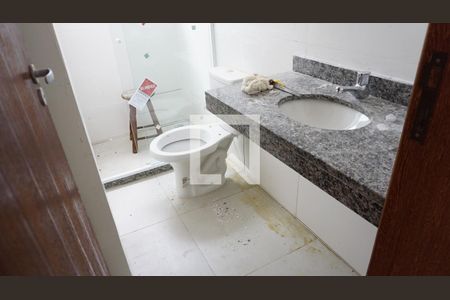 Casa de condomínio à venda com 190m², 3 quartos e 5 vagasBanheiro