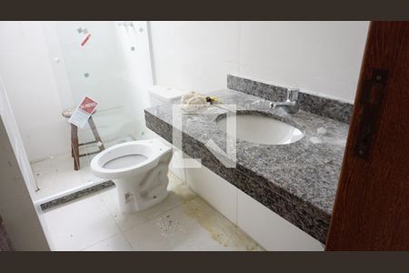 Casa de condomínio à venda com 190m², 3 quartos e 5 vagasBanheiro
