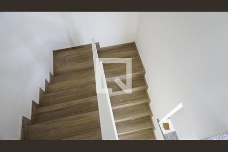 Casa de condomínio à venda com 190m², 3 quartos e 5 vagasEscada / Segundo Andar