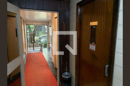 Apartamento à venda com 66m², 2 quartos e sem vaga Apartamento à venda com 66m², 2 quartos e sem vagaHall social