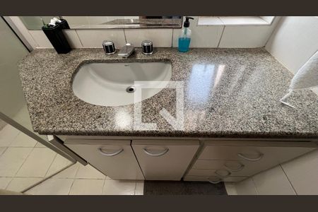 Apartamento à venda com 280m², 4 quartos e 4 vagas Apartamento à venda com 280m², 4 quartos e 4 vagasBanheiro da Suíte 1