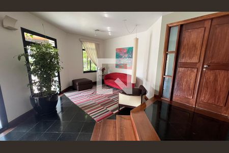 Apartamento à venda com 280m², 4 quartos e 4 vagas Apartamento à venda com 280m², 4 quartos e 4 vagasHall de entrada