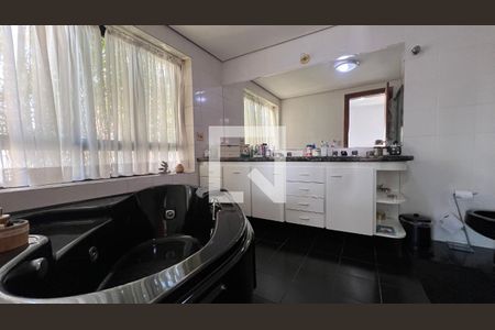 Apartamento à venda com 280m², 4 quartos e 4 vagas Apartamento à venda com 280m², 4 quartos e 4 vagasBanheiro da Suíte 3