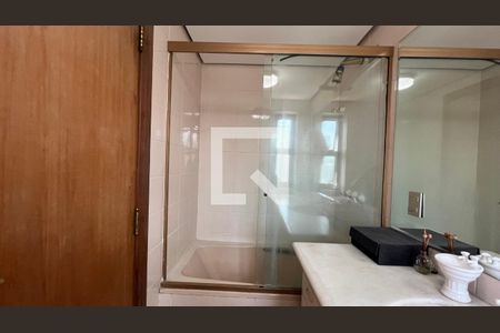 Apartamento à venda com 280m², 4 quartos e 4 vagas Apartamento à venda com 280m², 4 quartos e 4 vagasBanheiro da Suíte 2