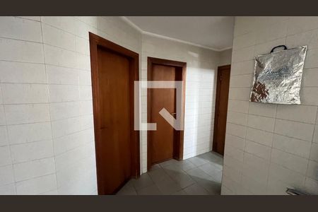 Apartamento à venda com 280m², 4 quartos e 4 vagas Apartamento à venda com 280m², 4 quartos e 4 vagasQuartos de serviço
