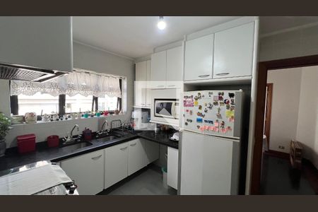 Apartamento à venda com 280m², 4 quartos e 4 vagas Apartamento à venda com 280m², 4 quartos e 4 vagasCozinha
