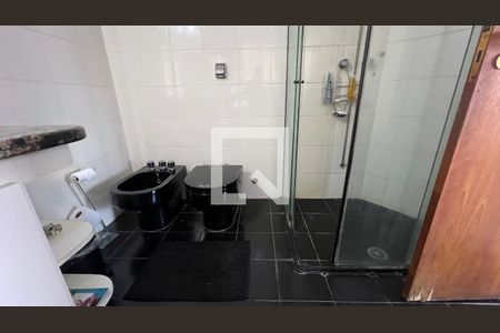 Apartamento à venda com 280m², 4 quartos e 4 vagas Apartamento à venda com 280m², 4 quartos e 4 vagasBanheiro da Suíte 3
