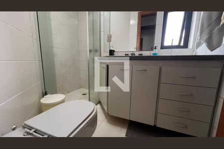 Apartamento à venda com 280m², 4 quartos e 4 vagas Apartamento à venda com 280m², 4 quartos e 4 vagasBanheiro da Suíte 1