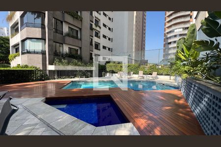 Apartamento à venda com 280m², 4 quartos e 4 vagas Apartamento à venda com 280m², 4 quartos e 4 vagasPiscina