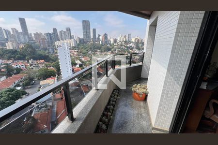 Apartamento à venda com 280m², 4 quartos e 4 vagas Apartamento à venda com 280m², 4 quartos e 4 vagasVaranda do quarto