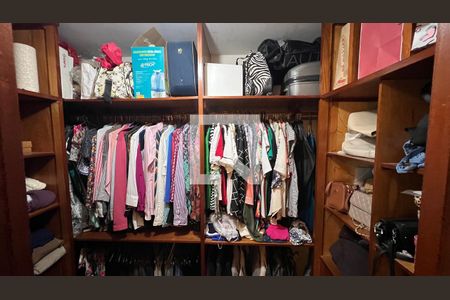 Apartamento à venda com 280m², 4 quartos e 4 vagas Apartamento à venda com 280m², 4 quartos e 4 vagasCloset da suíte 3