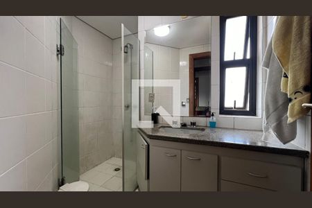 Apartamento à venda com 280m², 4 quartos e 4 vagas Apartamento à venda com 280m², 4 quartos e 4 vagasBanheiro da Suíte 1