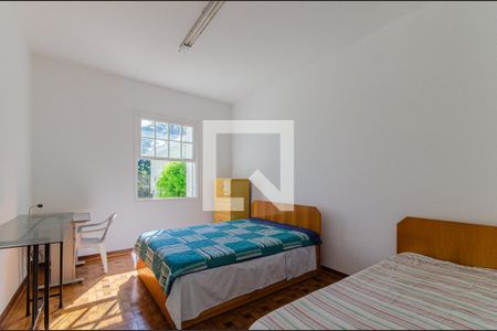 Casa à venda com 280m², 3 quartos e 4 vagasQuarto de Serviço