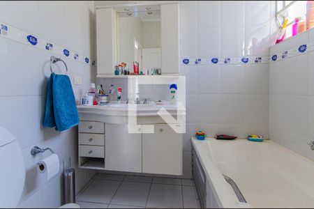 Casa à venda com 280m², 3 quartos e 4 vagasBanheiro da Suíte 2