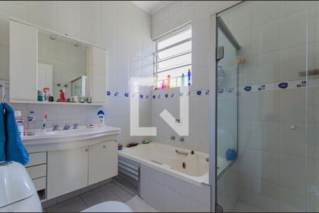 Casa à venda com 280m², 3 quartos e 4 vagasBanheiro da Suíte 2