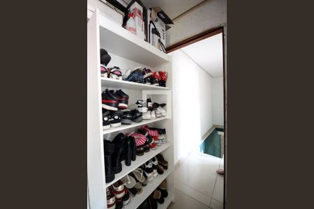 Casa à venda com 100m², 4 quartos e 1 vagaCloset