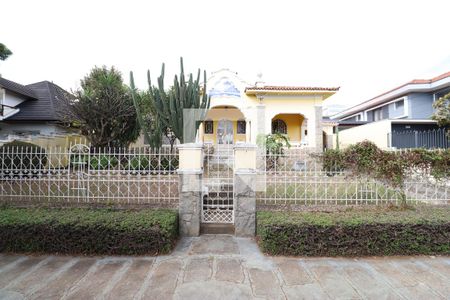 Casa à venda com 800m², 4 quartos e 6 vagasFachada