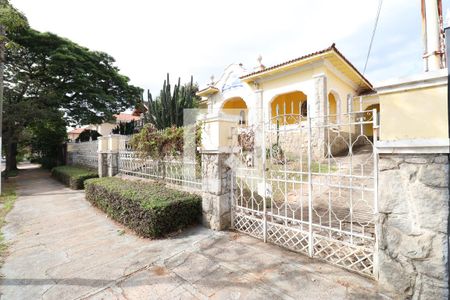 Casa à venda com 800m², 4 quartos e 6 vagasFachada