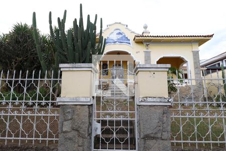 Casa à venda com 800m², 4 quartos e 6 vagasFachada