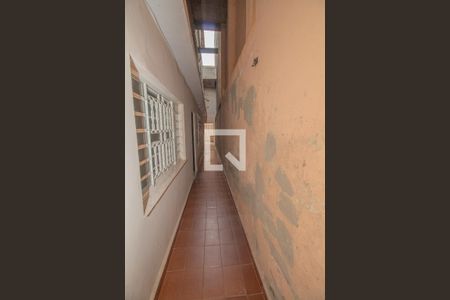 Casa à venda com 241m², 2 quartos e 2 vagasCorredor