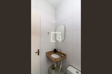 Casa à venda com 68m², 2 quartos e 1 vaga Casa à venda com 68m², 2 quartos e 1 vagaBanheiro