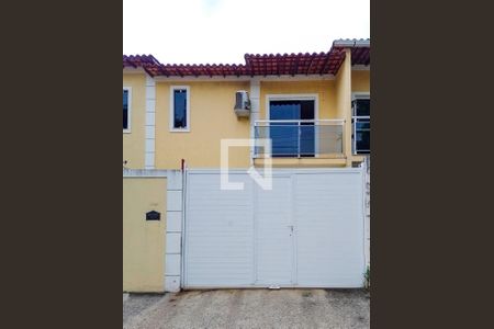 Casa à venda com 68m², 2 quartos e 1 vaga Casa à venda com 68m², 2 quartos e 1 vagaFachada