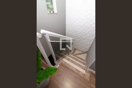 Casa à venda com 68m², 2 quartos e 1 vaga Casa à venda com 68m², 2 quartos e 1 vagaEscada