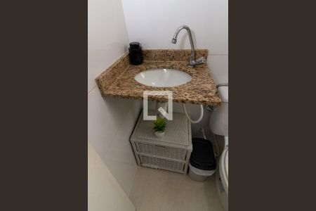 Casa à venda com 68m², 2 quartos e 1 vaga Casa à venda com 68m², 2 quartos e 1 vagaBanheiro