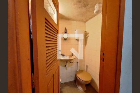 Apartamento à venda com 144m², 3 quartos e 1 vaga Apartamento à venda com 144m², 3 quartos e 1 vagaBanheiro da área de serviço