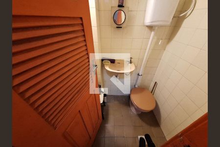 Apartamento à venda com 144m², 3 quartos e 1 vaga Apartamento à venda com 144m², 3 quartos e 1 vagaBanheiro da área de serviço