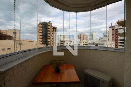 Apartamento para alugar com 180m², 4 quartos e 2 vagas Apartamento para alugar com 180m², 4 quartos e 2 vagasVaranda Quarto Suíte