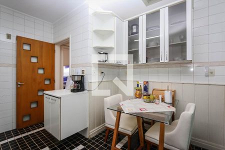 Apartamento à venda com 125m², 4 quartos e 3 vagas Apartamento à venda com 125m², 4 quartos e 3 vagasCozinha