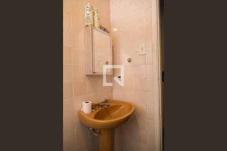 Casa à venda com 290m², 6 quartos e 6 vagasBanheiro da Suíte 2