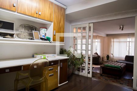 Casa à venda com 290m², 6 quartos e 6 vagasEscritório