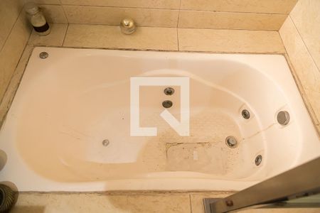 Casa à venda com 290m², 6 quartos e 6 vagasBanheiro da Suíte 5 - Banheira