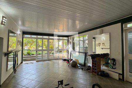 Casa de condomínio à venda com 430m², 4 quartos e 6 vagasAcademia