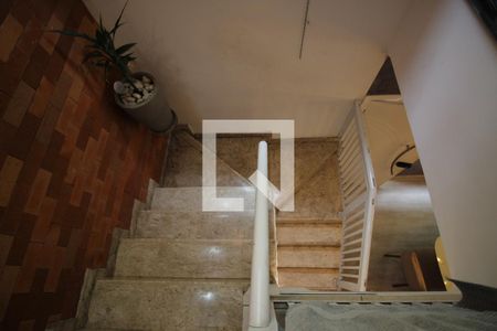 Casa à venda com 119m², 3 quartos e 2 vagasEscada